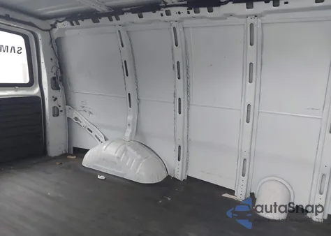 2018 Chevrolet Express 2500 Work Van z USA, uszkodzony, nr VIN 1GCWGAFP3J1336995